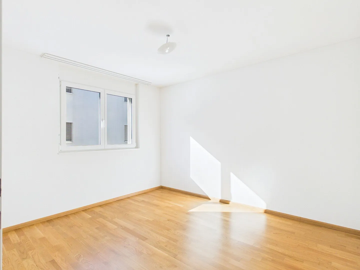 Spacious and light-filled family townhouse - Photo 11 of 20