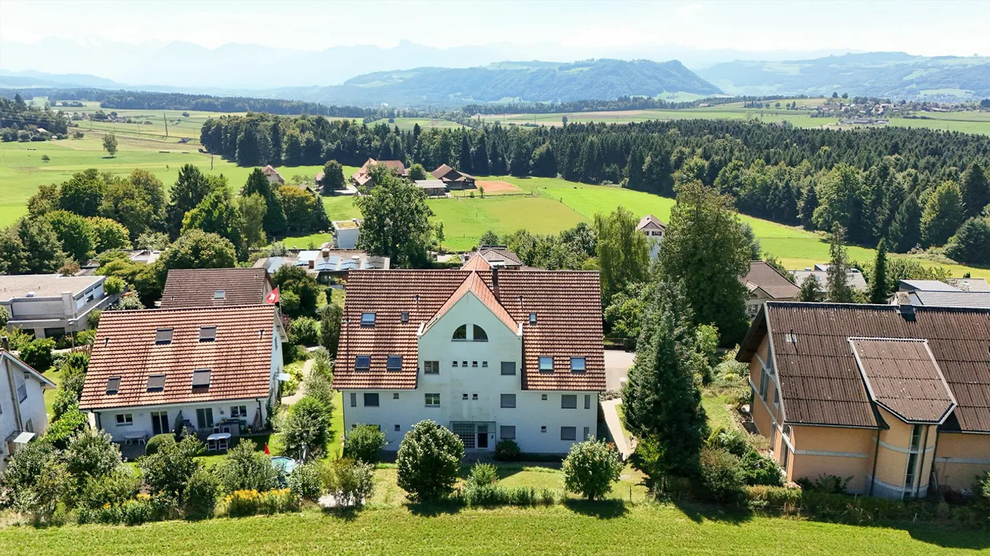 Stylish condominium in a beautiful location in Rüfenacht - Photo 23 of 23