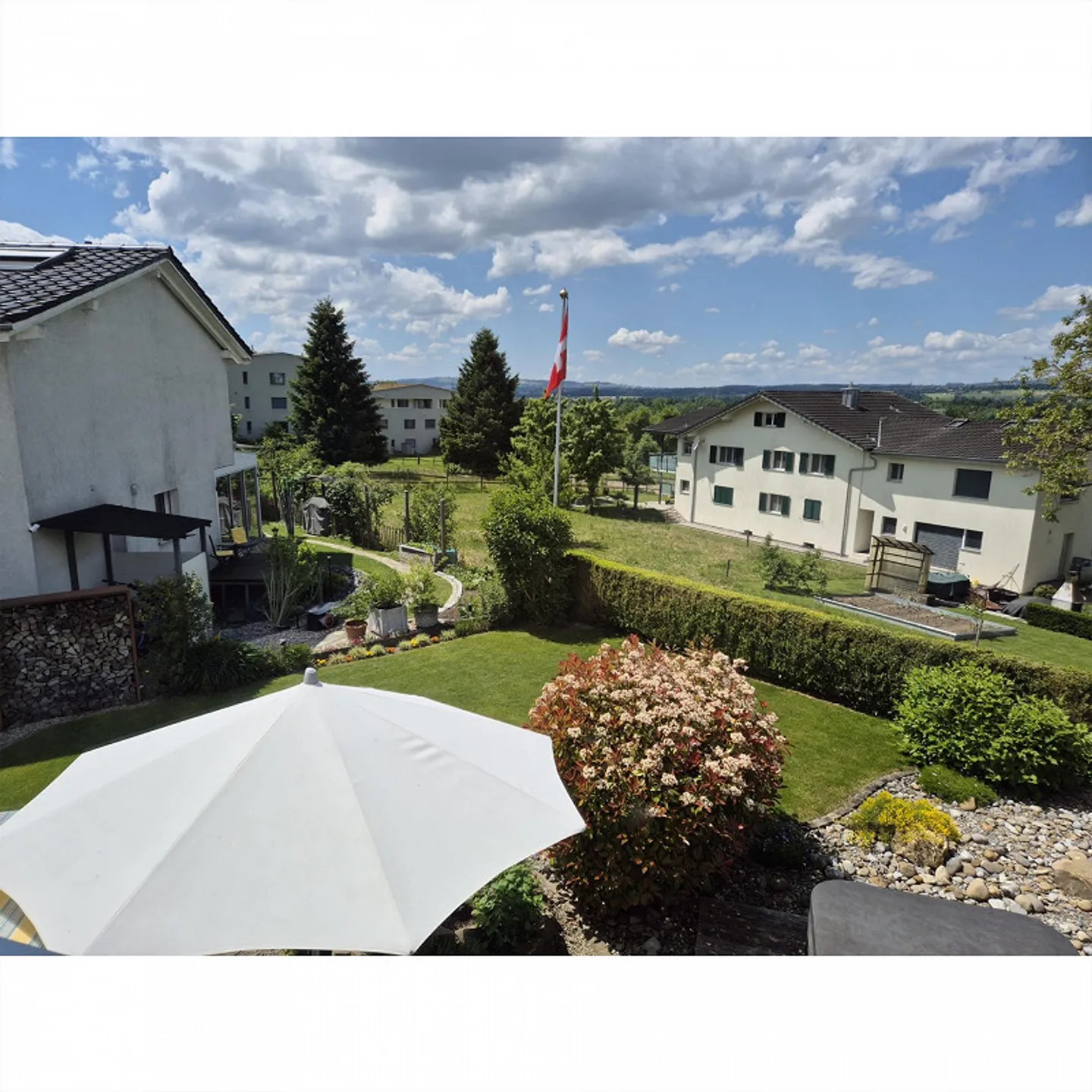 Traum Doppeleinfamilienhaus mit grossem Garten - Foto 4 von 17