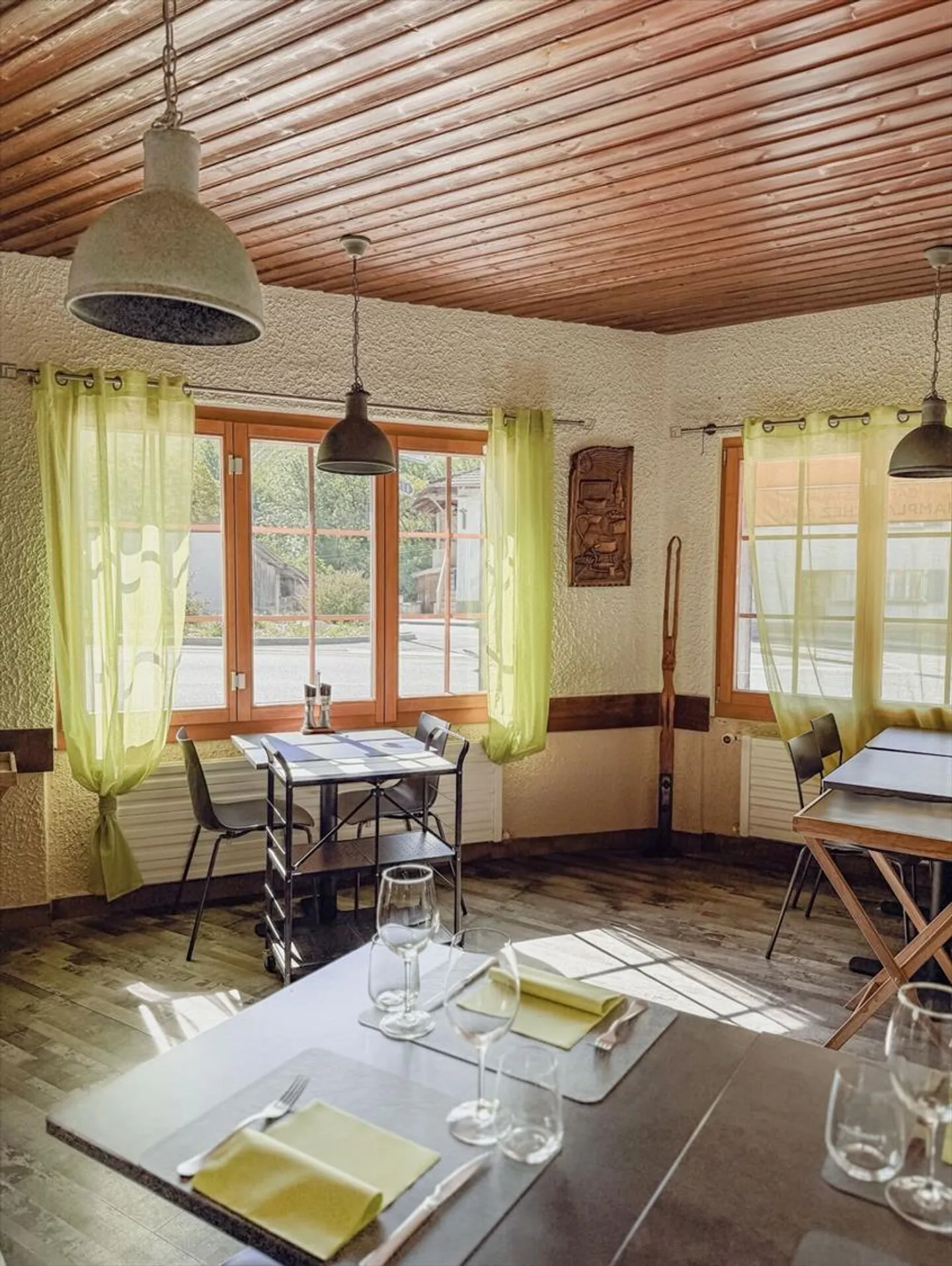 Restaurant - Photo 3 of 10