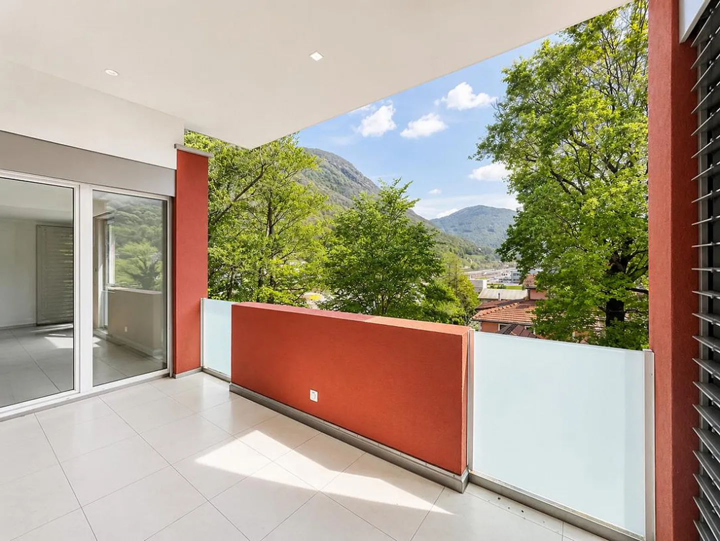 RIVERA - FOR RENT 4.5 ROOMS WITH TERRACE - Photo 5 of 12