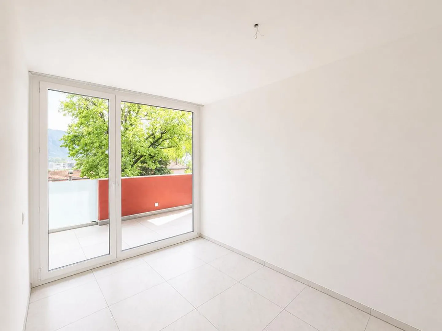 RIVERA - FOR RENT 4.5 ROOMS WITH TERRACE - Photo 10 of 12