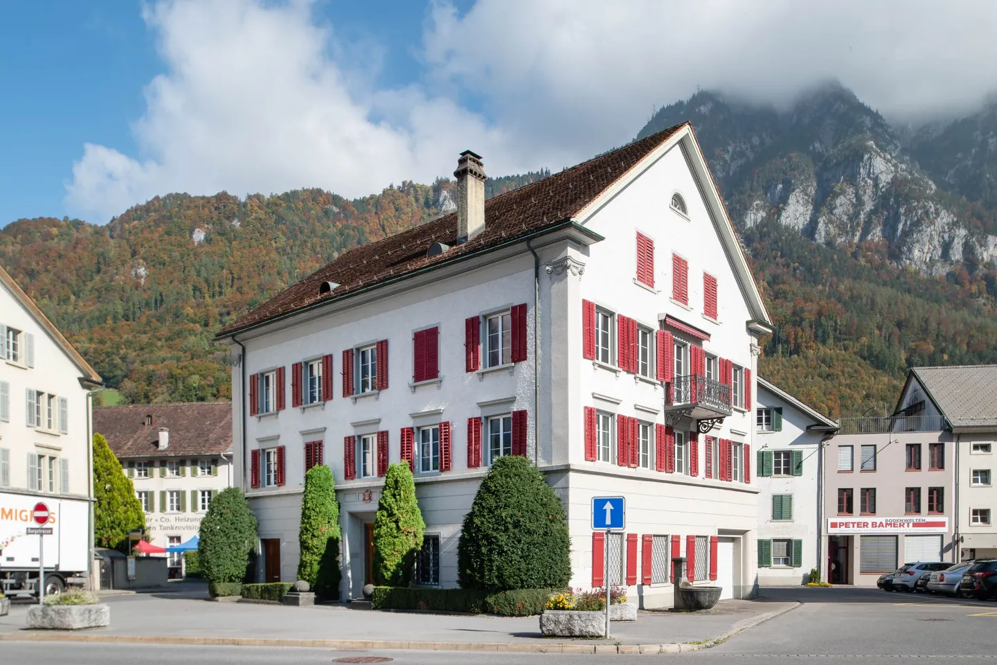 Sehr gepflegtes, stilvoll renoviertes Stadthaus mit zwei Wohnungen, Büroräumlichkeiten und Atelier - Foto 1 di 32