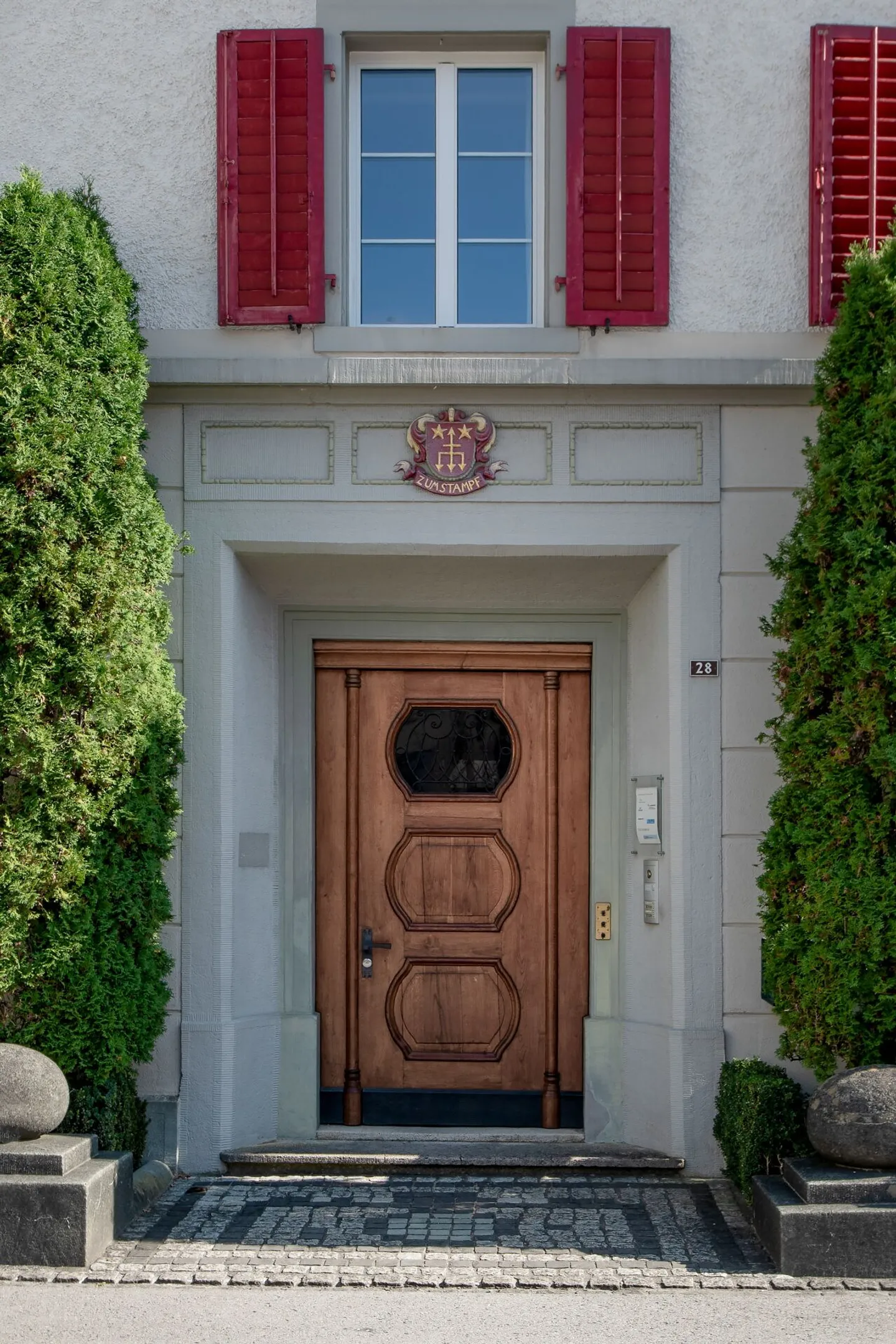 Sehr gepflegtes, stilvoll renoviertes Stadthaus mit zwei Wohnungen, Büroräumlichkeiten und Atelier - Foto 4 di 32