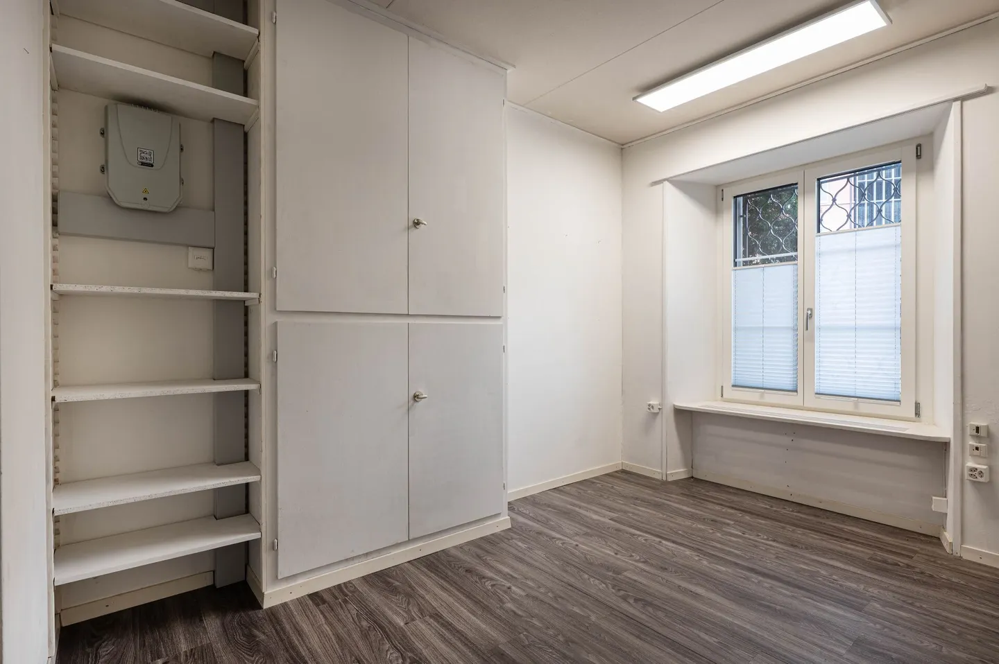 Sehr gepflegtes, stilvoll renoviertes Stadthaus mit zwei Wohnungen, Büroräumlichkeiten und Atelier - Foto 7 di 32