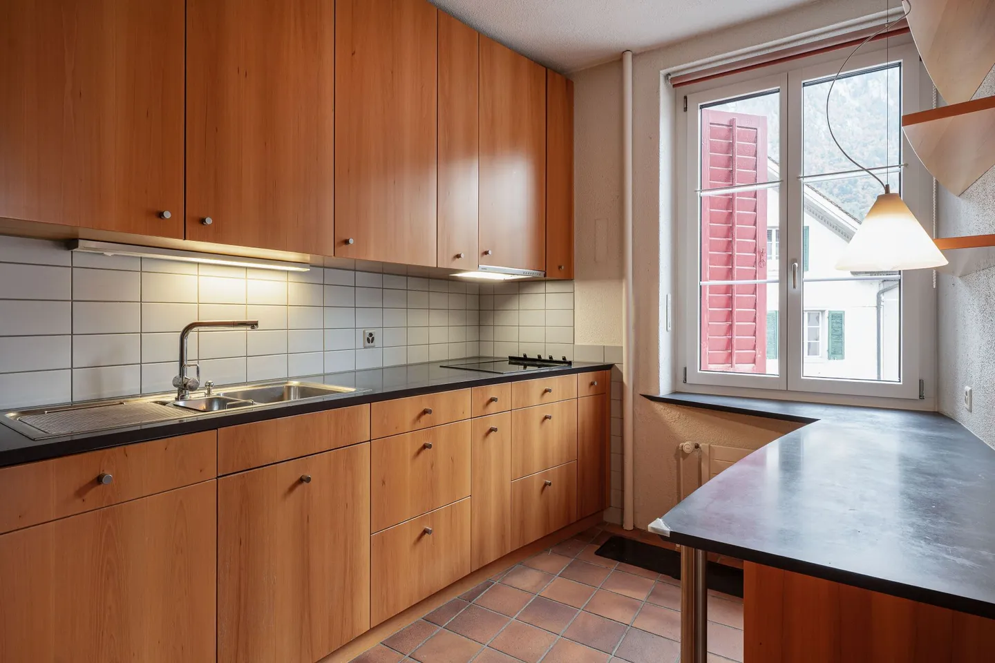 Sehr gepflegtes, stilvoll renoviertes Stadthaus mit zwei Wohnungen, Büroräumlichkeiten und Atelier - Foto 17 di 32