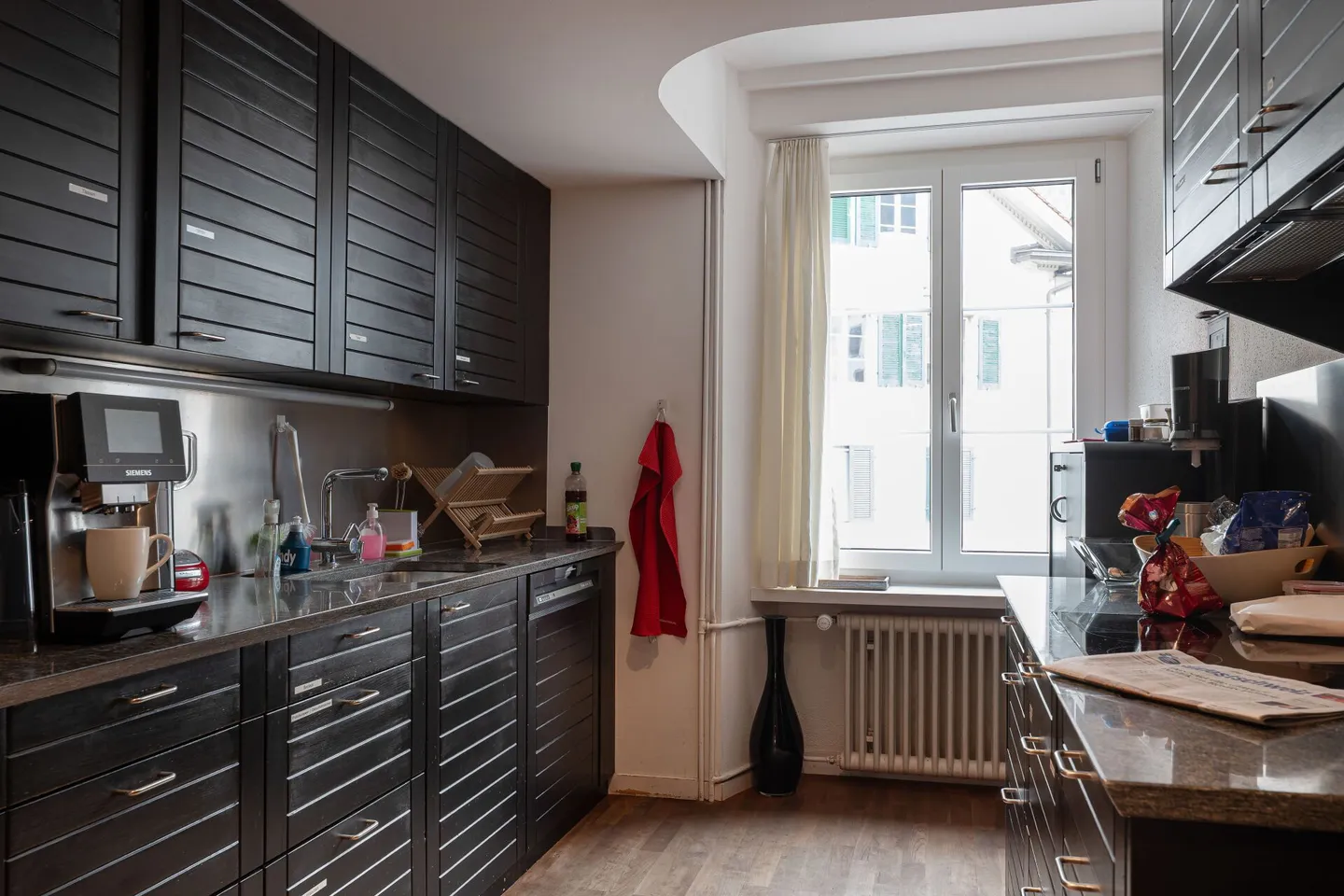 Sehr gepflegtes, stilvoll renoviertes Stadthaus mit zwei Wohnungen, Büroräumlichkeiten und Atelier - Foto 12 di 32