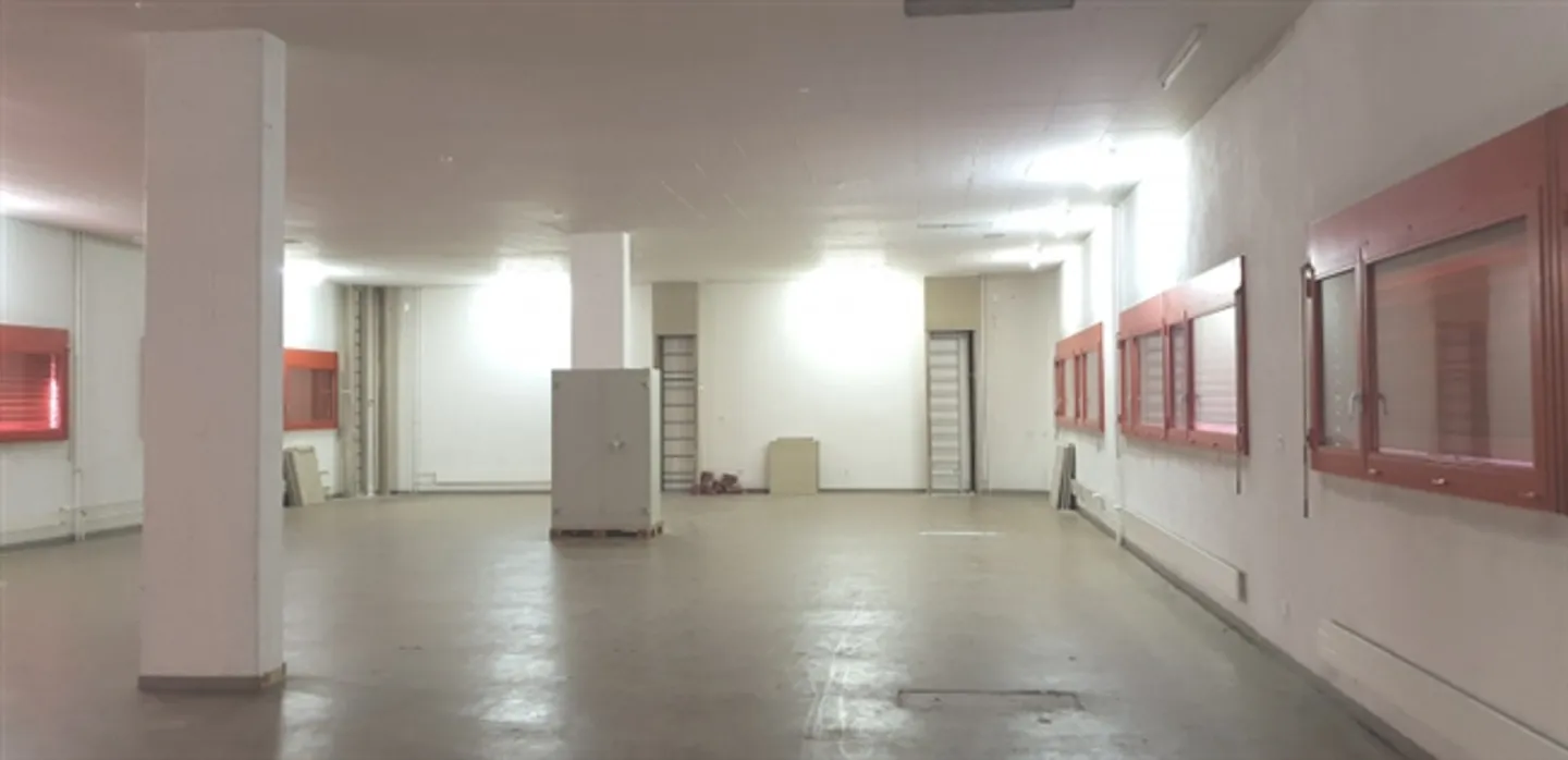 Geräumige Gewerbefläche - Foto 1 von 2