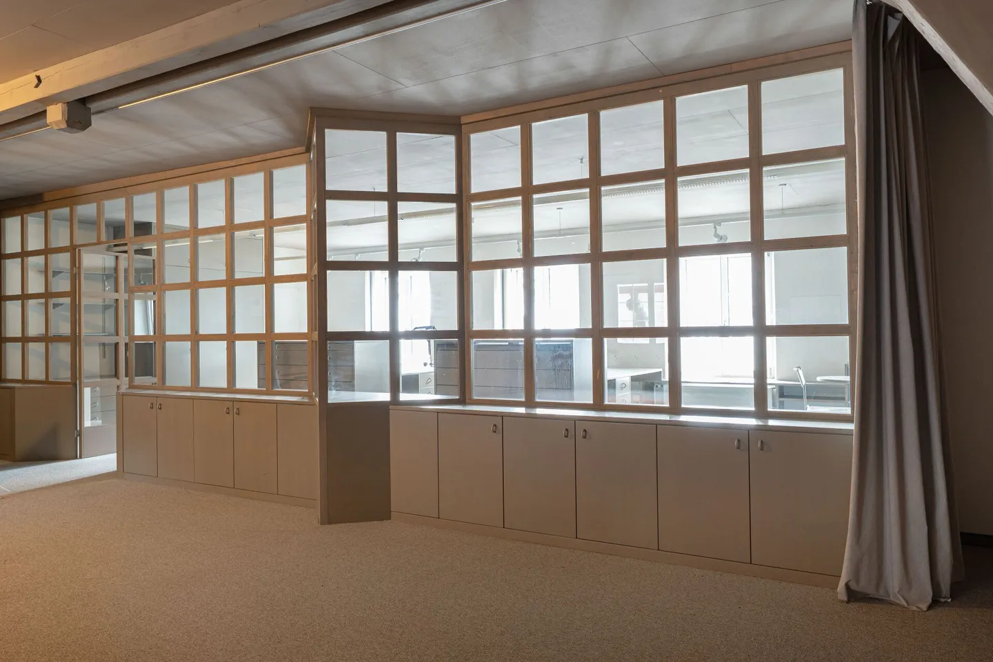 Sehr gepflegtes, stilvoll renoviertes Stadthaus mit zwei Wohnungen, Büroräumlichkeiten und Atelier - Foto 28 di 32