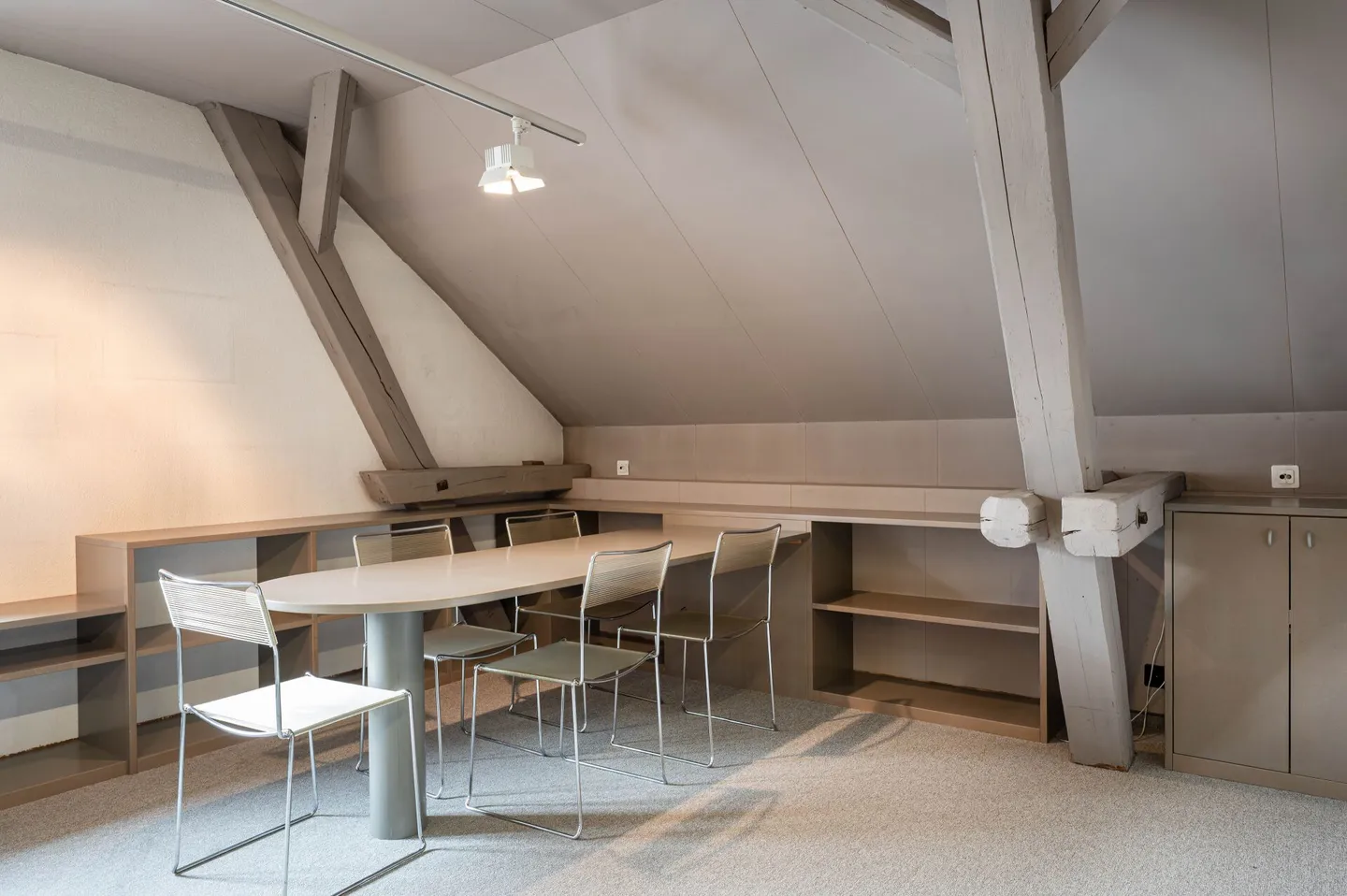 Sehr gepflegtes, stilvoll renoviertes Stadthaus mit zwei Wohnungen, Büroräumlichkeiten und Atelier - Foto 31 di 32