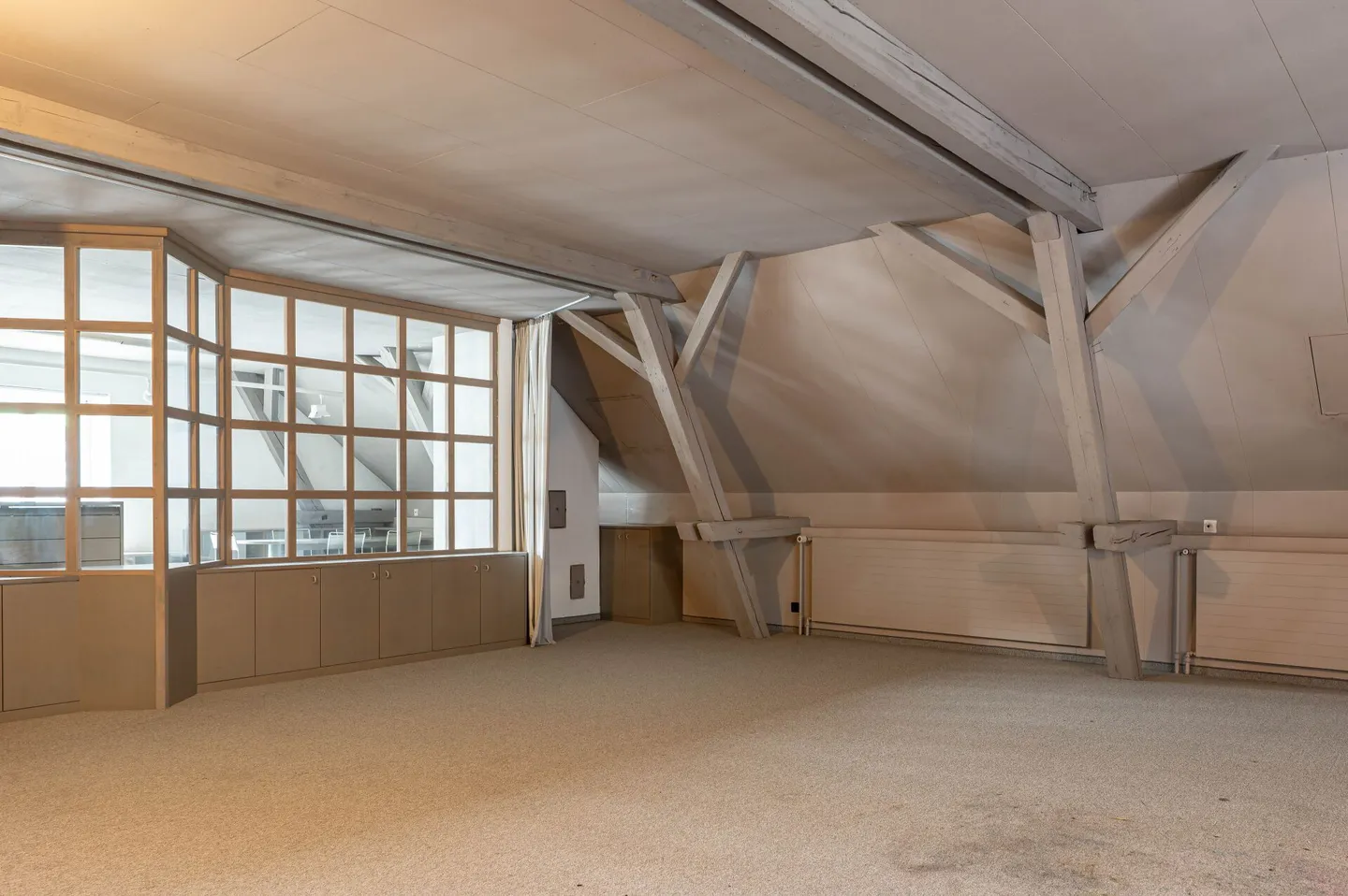 Sehr gepflegtes, stilvoll renoviertes Stadthaus mit zwei Wohnungen, Büroräumlichkeiten und Atelier - Foto 27 di 32