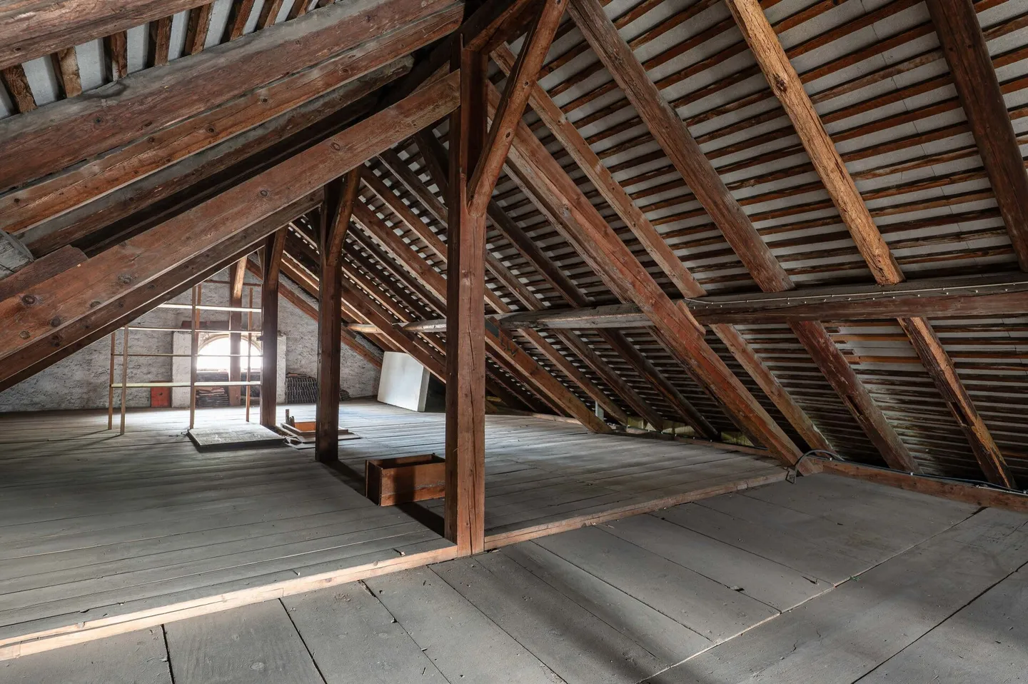 Sehr gepflegtes, stilvoll renoviertes Stadthaus mit zwei Wohnungen, Büroräumlichkeiten und Atelier - Foto 32 di 32