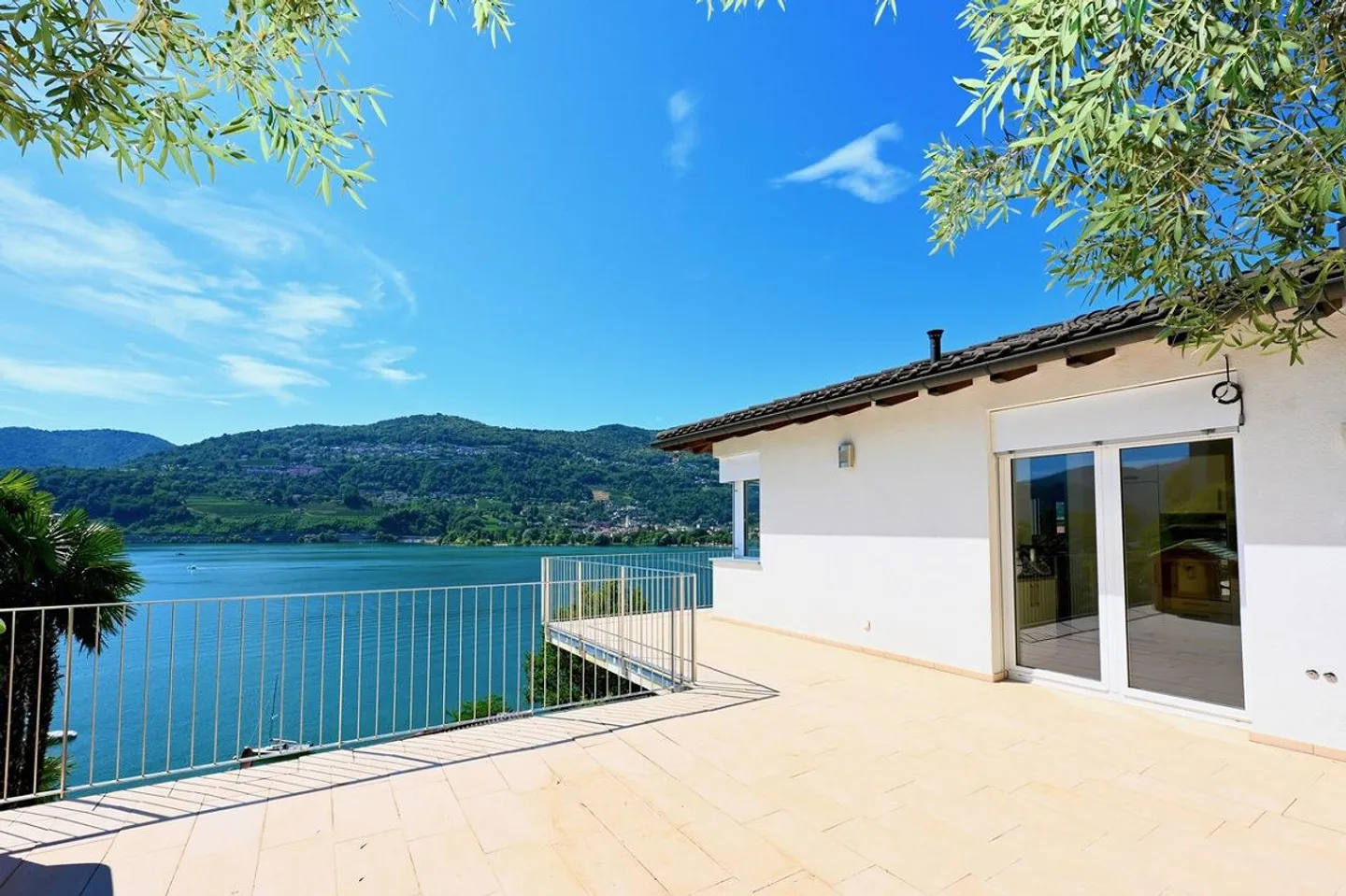 Luxusvilla mit Seeblick - Foto 10 von 26