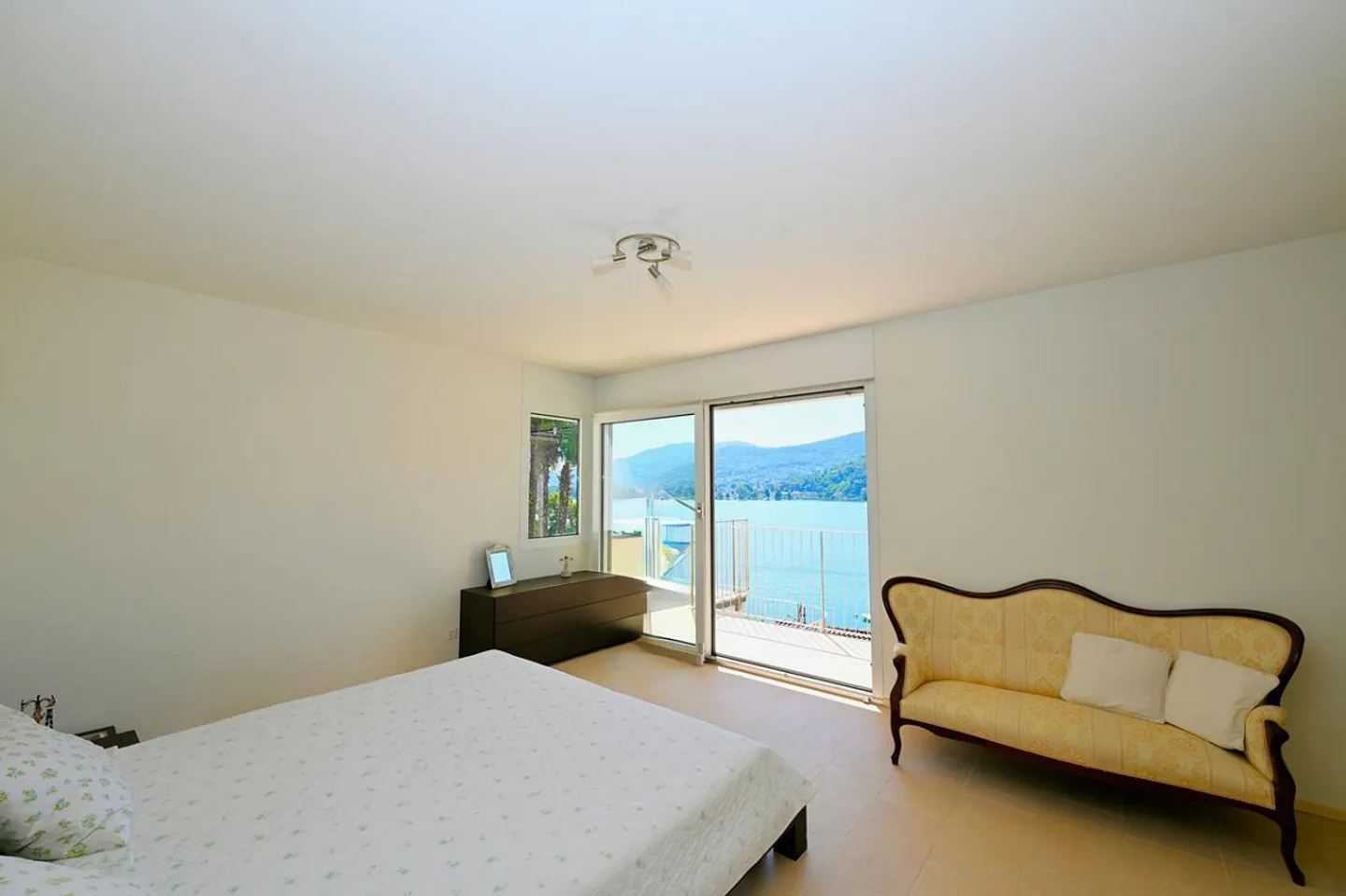 Luxusvilla mit Seeblick - Foto 15 von 26