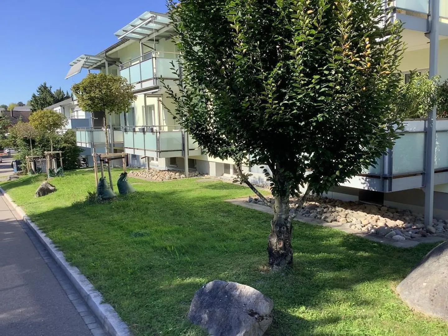 Appartement confortable de 3,5 pièces dans la verdure - Photo 1 sur 8