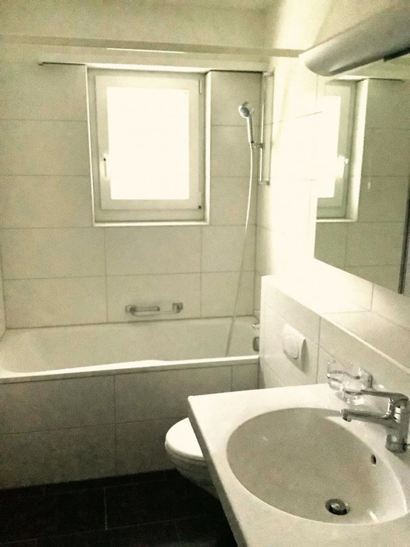 Appartement confortable de 3,5 pièces dans la verdure - Photo 3 sur 8