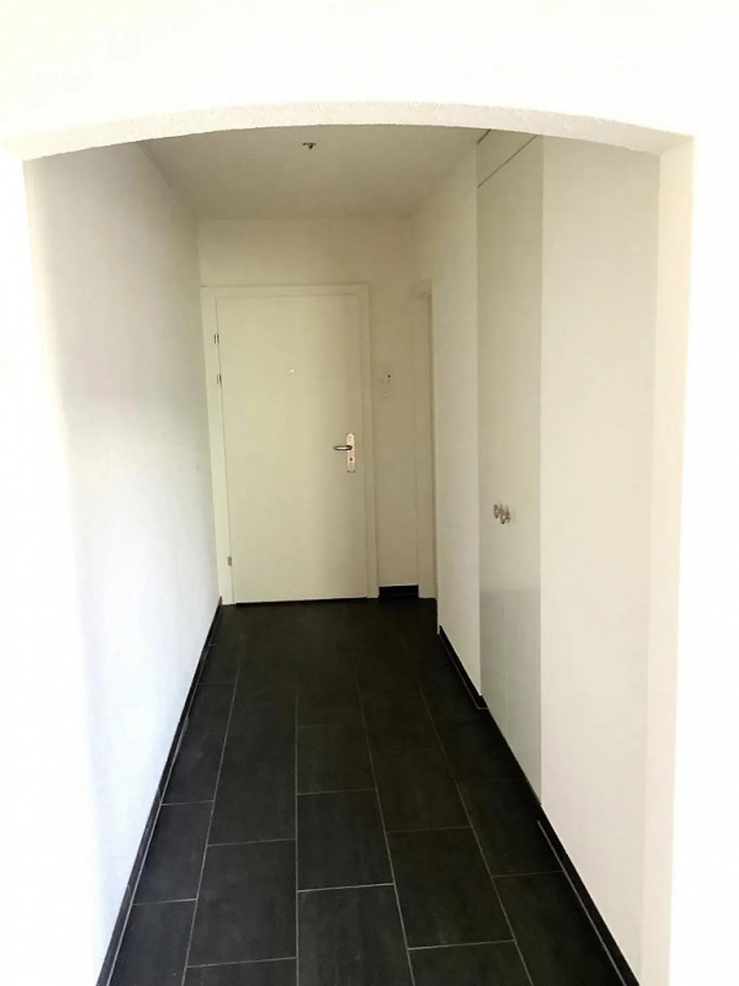 Appartement confortable de 3,5 pièces dans la verdure - Photo 4 sur 8