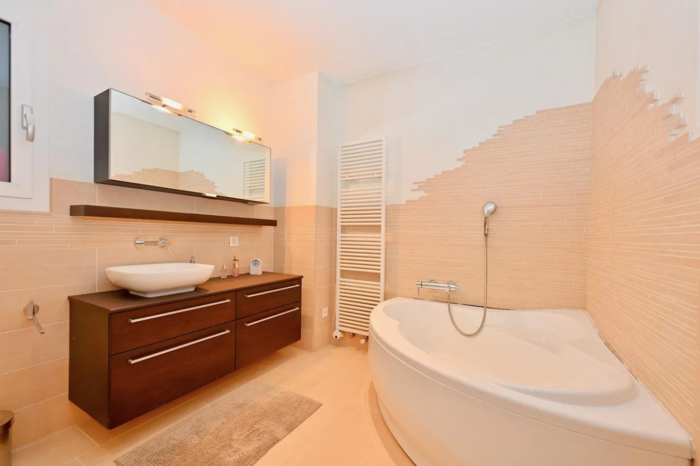 Luxusvilla mit Seeblick - Foto 18 von 26