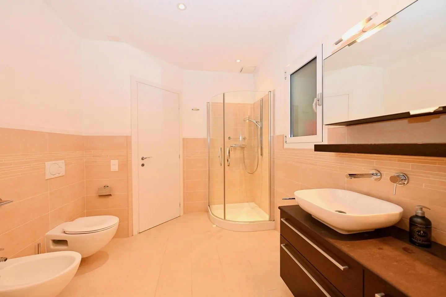 Luxusvilla mit Seeblick - Foto 19 von 26