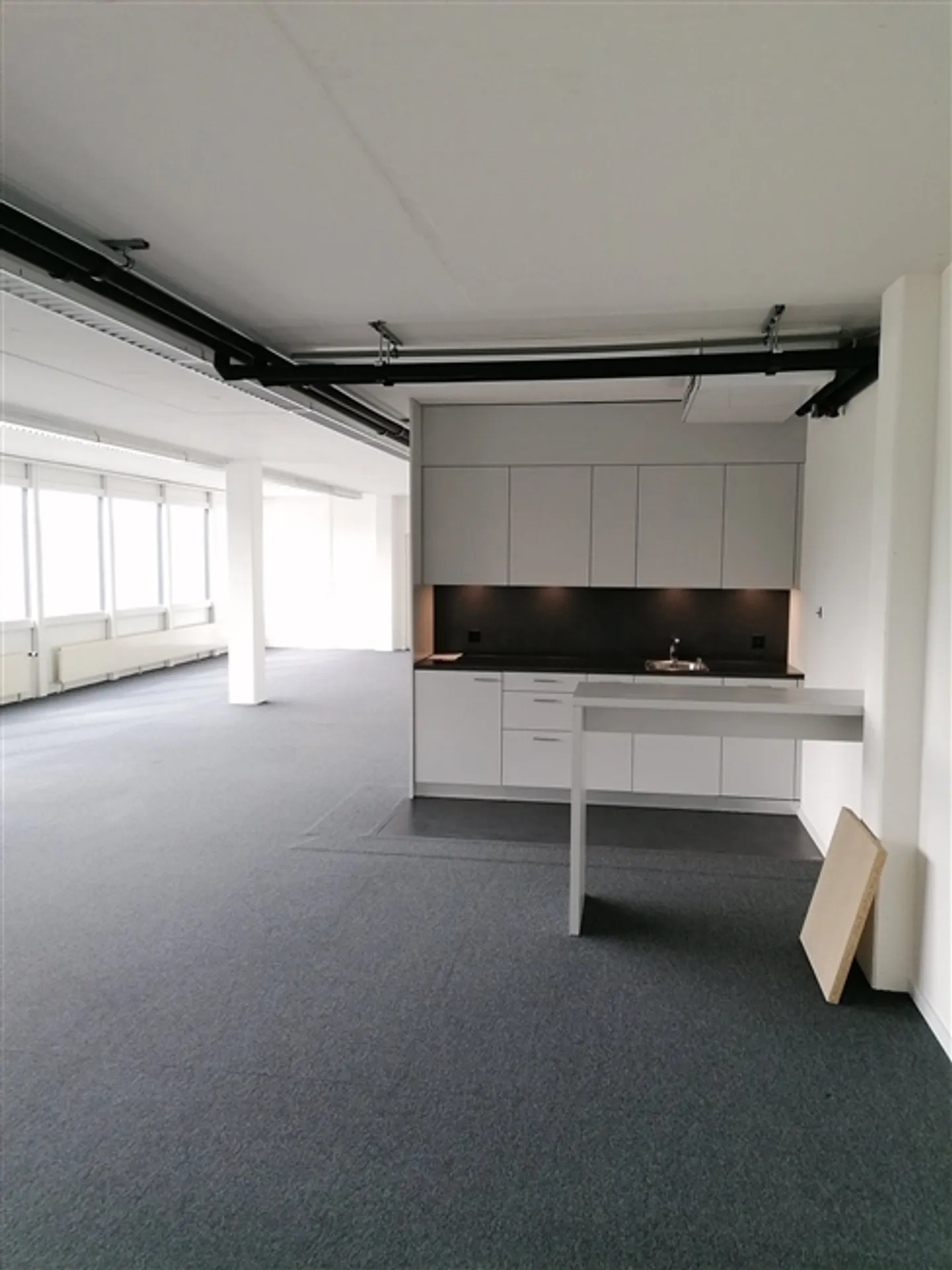 Modern Office Space in Obfelden - Newly Renovated - Photo 4 of 8