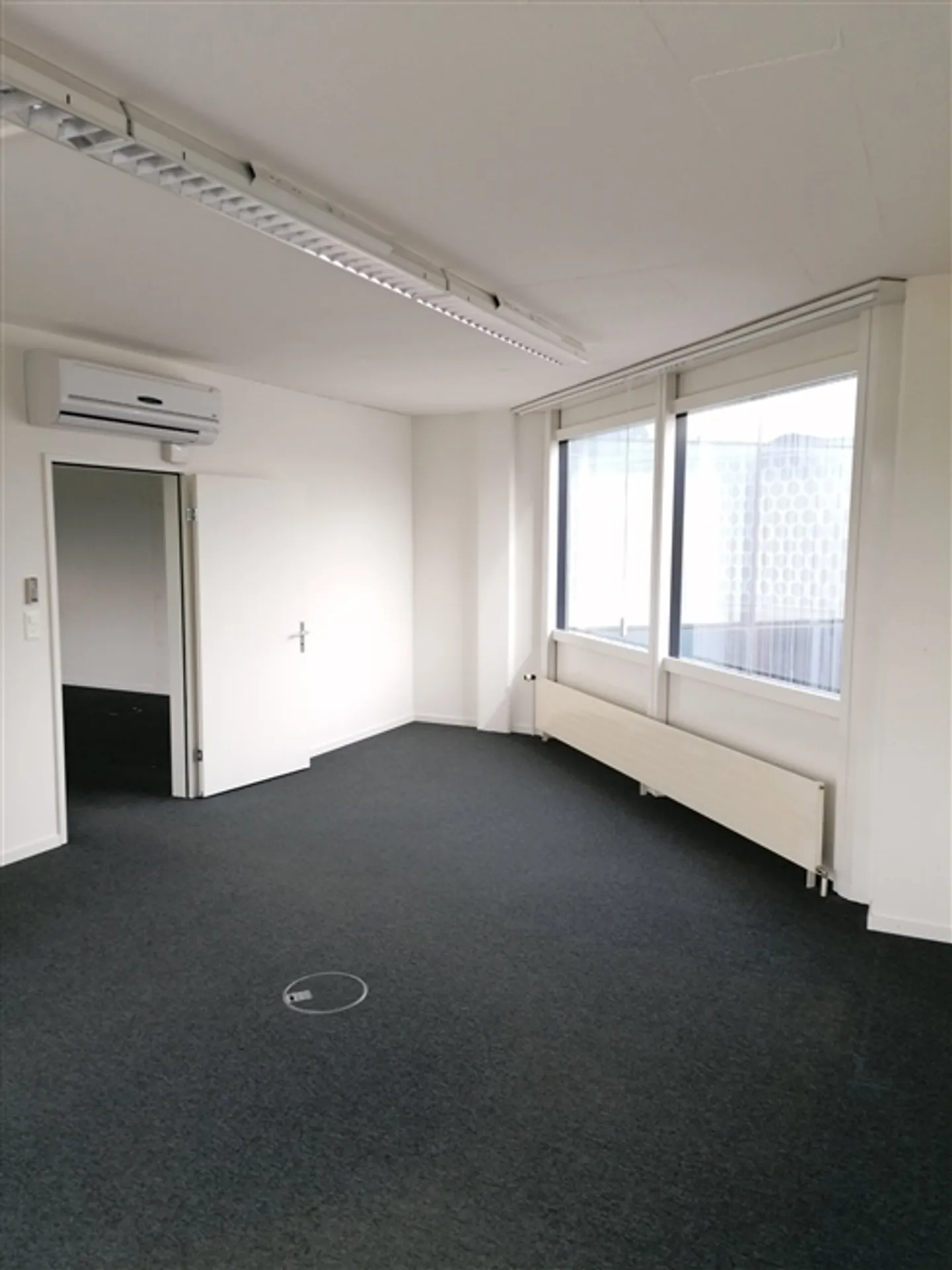 Modern Office Space in Obfelden - Newly Renovated - Photo 5 of 8