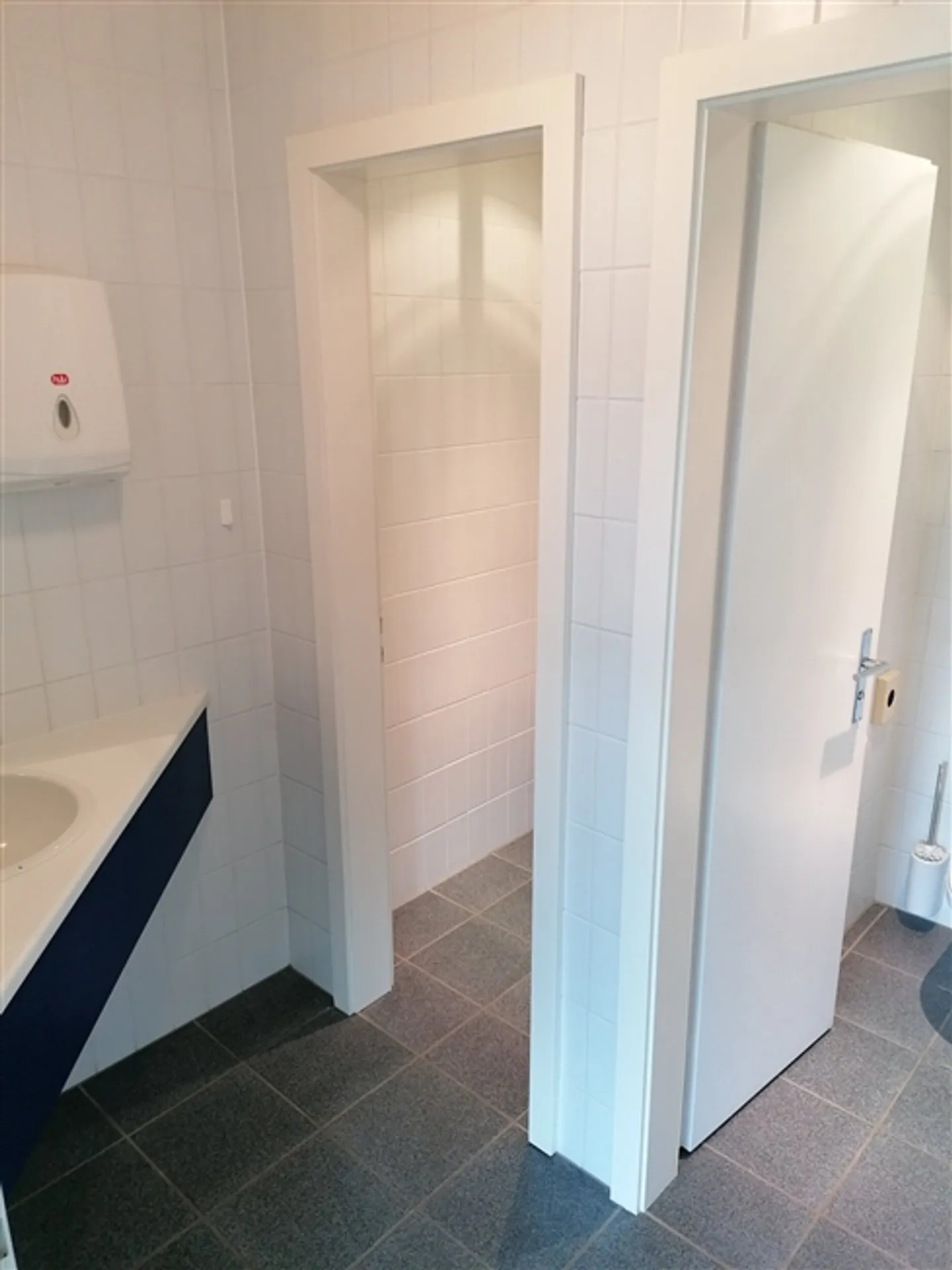 Modern Office Space in Obfelden - Newly Renovated - Photo 7 of 8