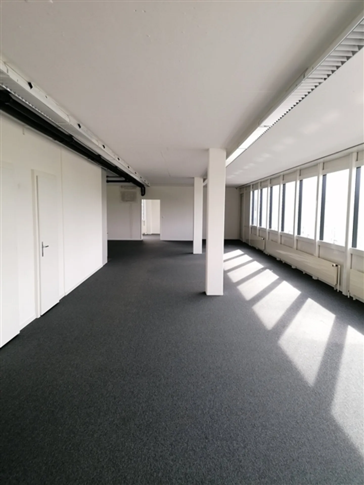 Modern Office Space in Obfelden - Newly Renovated - Photo 8 of 8