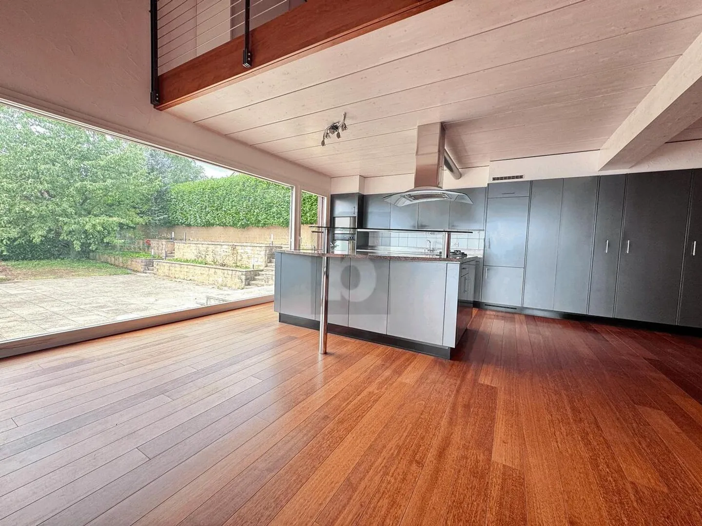 Spacious villa in a quiet location with lake view - Photo 2 of 4