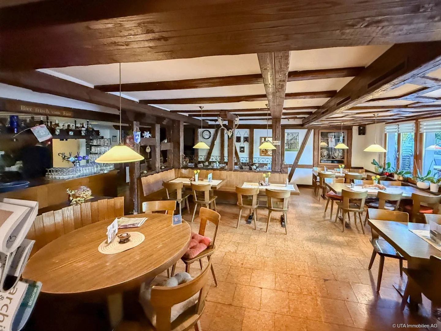 Propriété d'investissement charmante avec caractère et espace pour des visions - Photo 2 sur 16