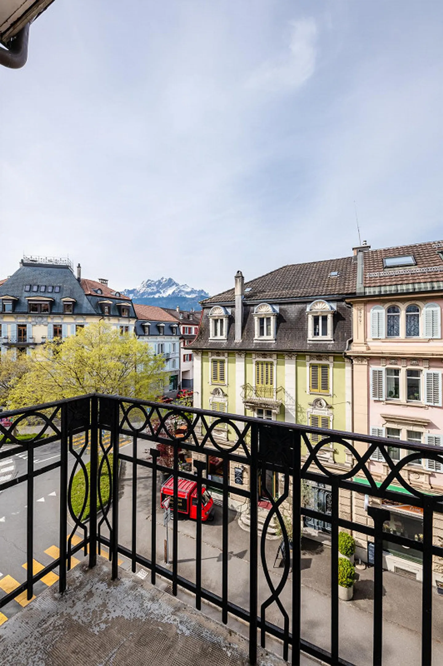 Bright apartment with 2 balconies & view of Pilatus – near Allmend/Eichhof - Photo 1 of 7