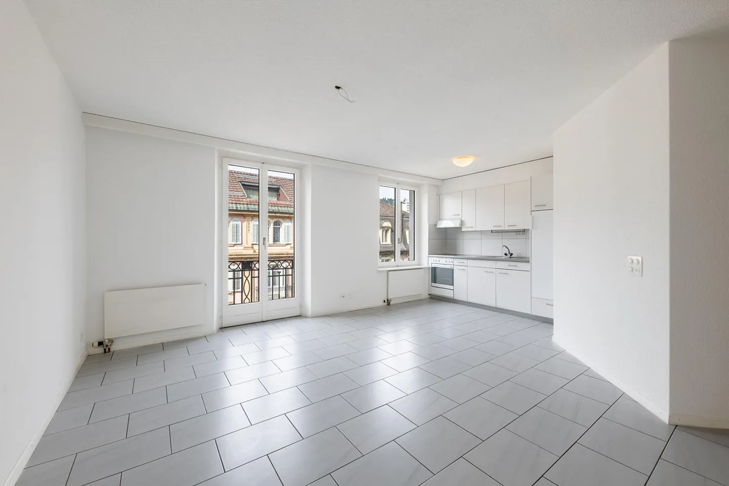 Bright apartment with 2 balconies & view of Pilatus – near Allmend/Eichhof - Photo 2 of 7