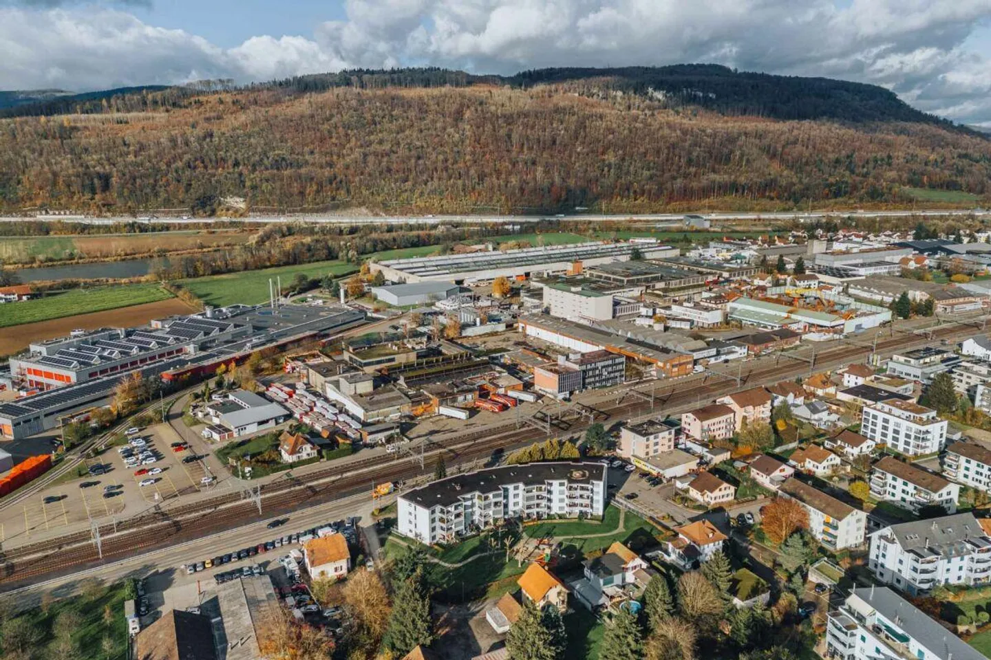 Area industriale con 23'000m2 di spazio vicino alla stazione ferroviaria di Rothrist (AG) - Foto 1 di 2