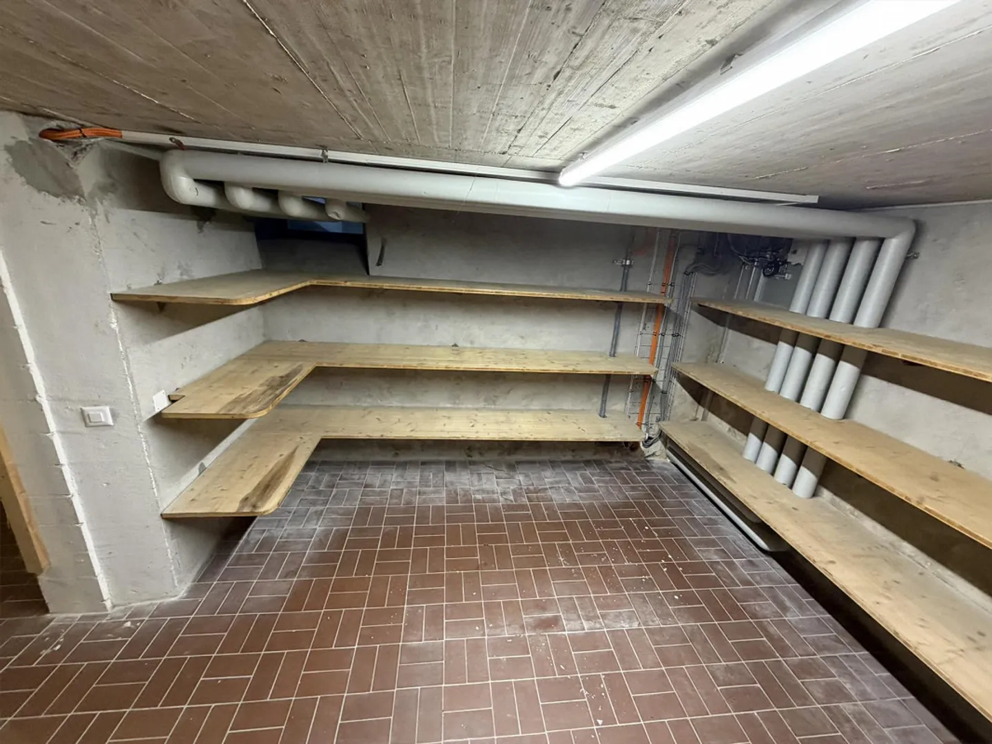 Comparto cantina 3,5 x 4,0M / 14m2 accesso libero con rampe - Foto 2 di 6