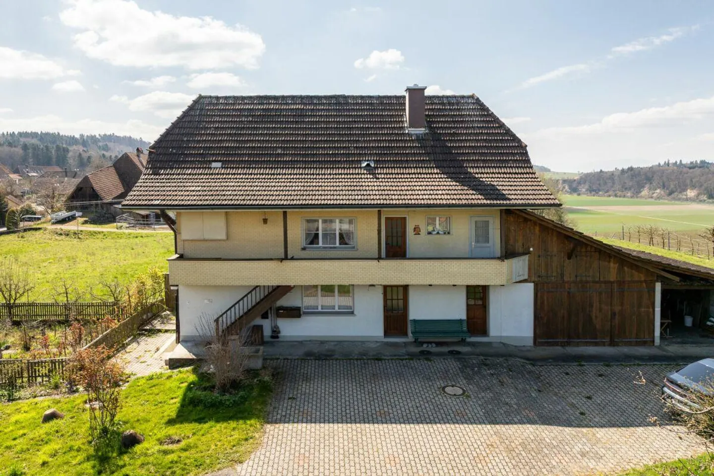 Ehemaliges Stöckli mit viel Umschwung - Photo 2 of 12