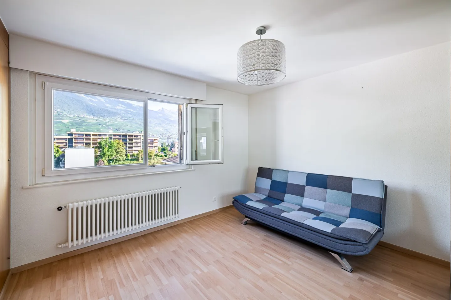 Spacious 4.5 room penthouse of 111 m2 gross in Conthey - Photo 13 of 18