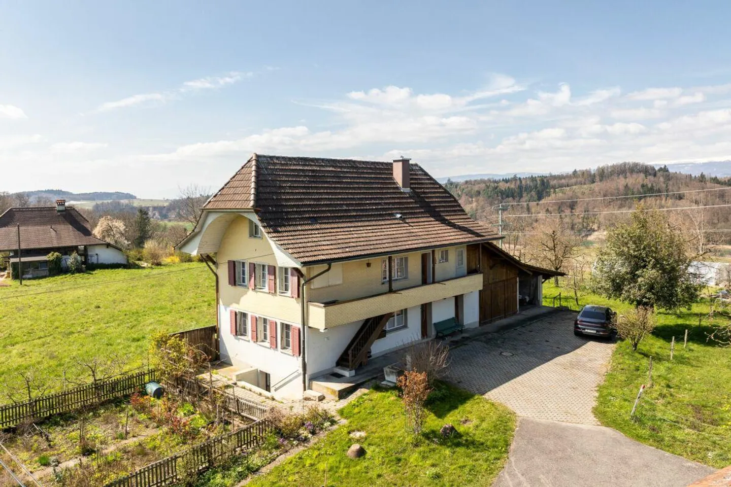 Ehemaliges Stöckli mit viel Umschwung - Photo 1 of 12