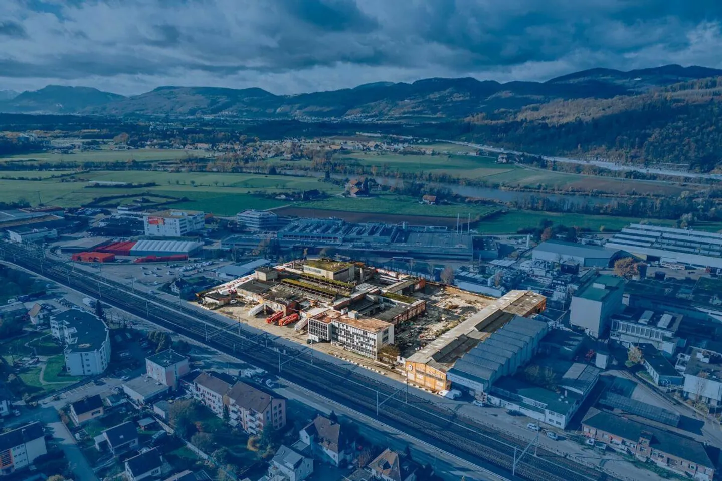 Area industriale con 23'000m2 di spazio vicino alla stazione ferroviaria di Rothrist (AG) - Foto 2 di 2