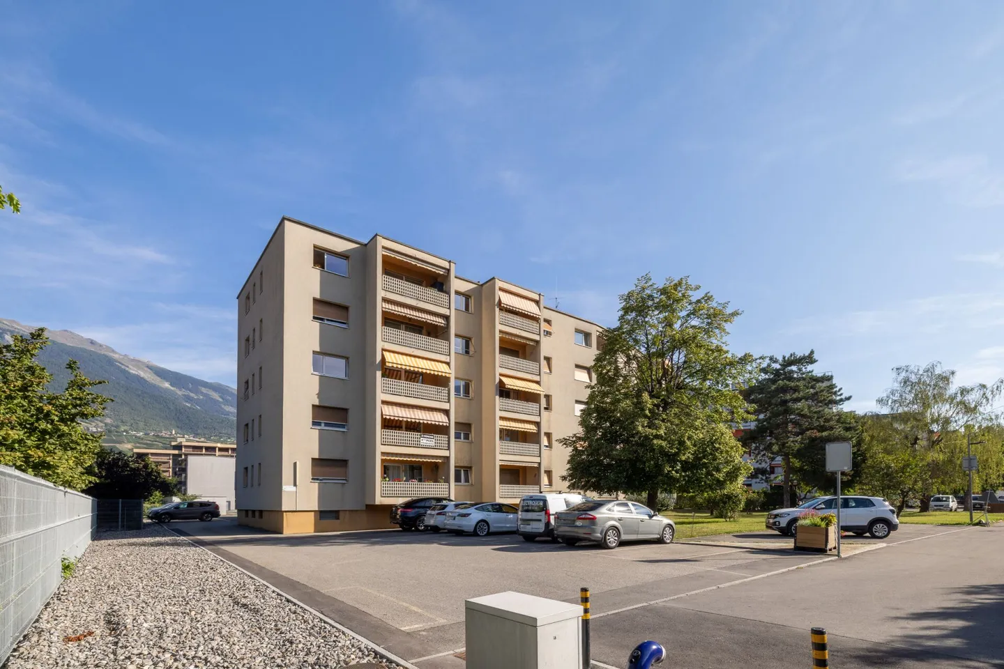 Spacious 4.5 room penthouse of 111 m2 gross in Conthey - Photo 15 of 18