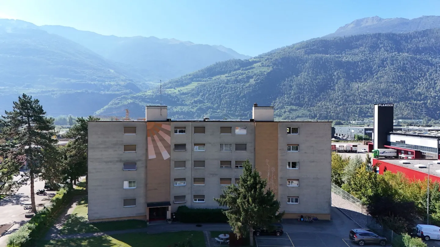 Spacious 4.5 room penthouse of 111 m2 gross in Conthey - Photo 16 of 18