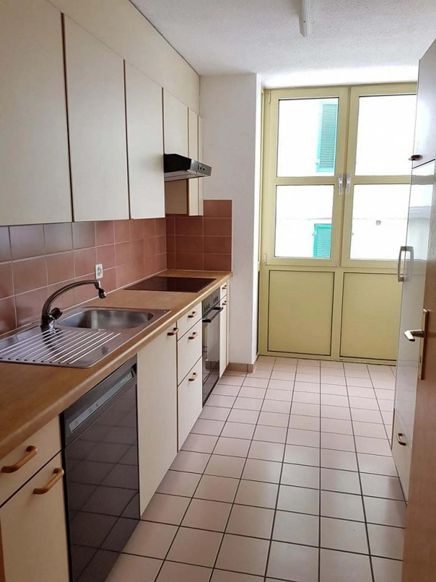 Schöne 4.5 Zimmer Wohnung mit Balkon - Foto 2 von 12