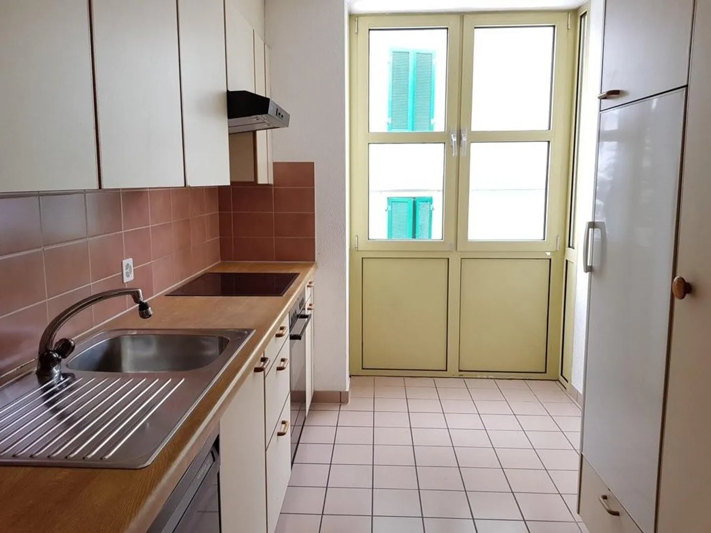 Schöne 4.5 Zimmer Wohnung mit Balkon - Foto 3 von 12