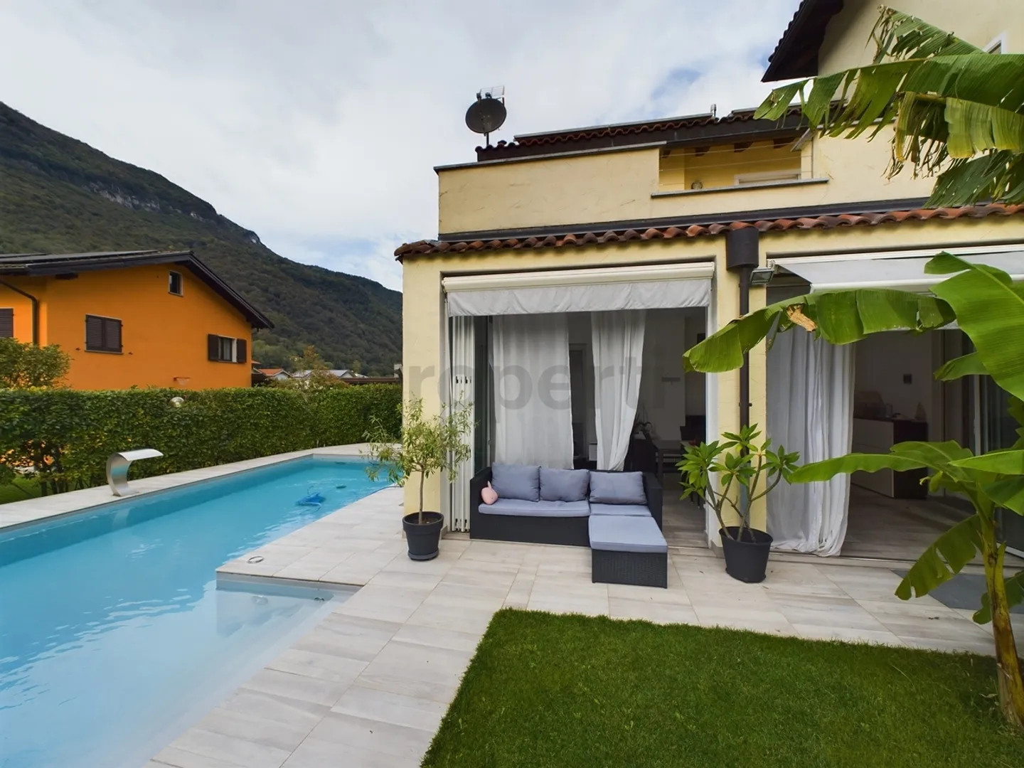 Stilvolles Einfamilienhaus mit Garten und Pool in Riva San Vitale - Foto 1 von 10