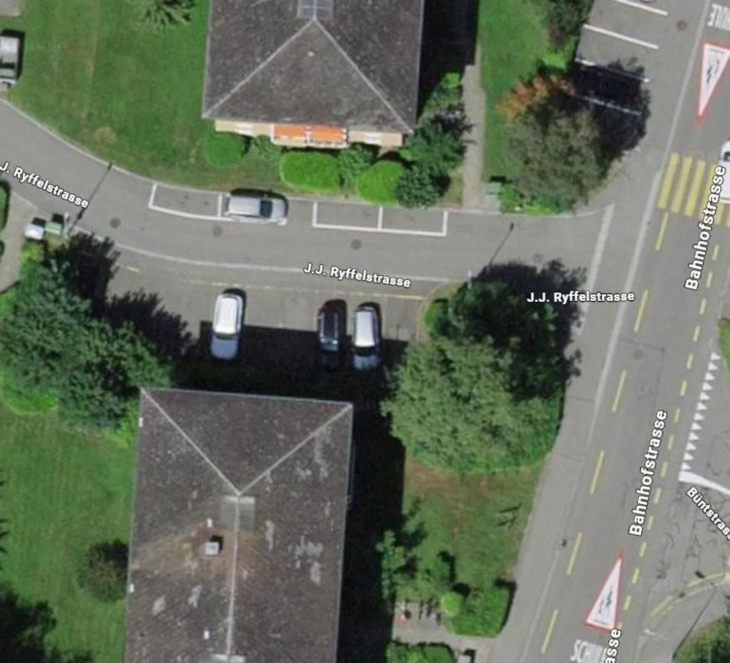 Outdoor parking space for rent - Photo 2 of 2