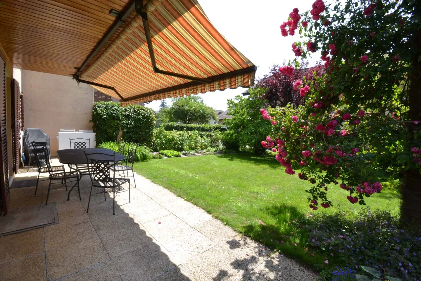 Spacious Family Home with Garden - Photo 1 of 11