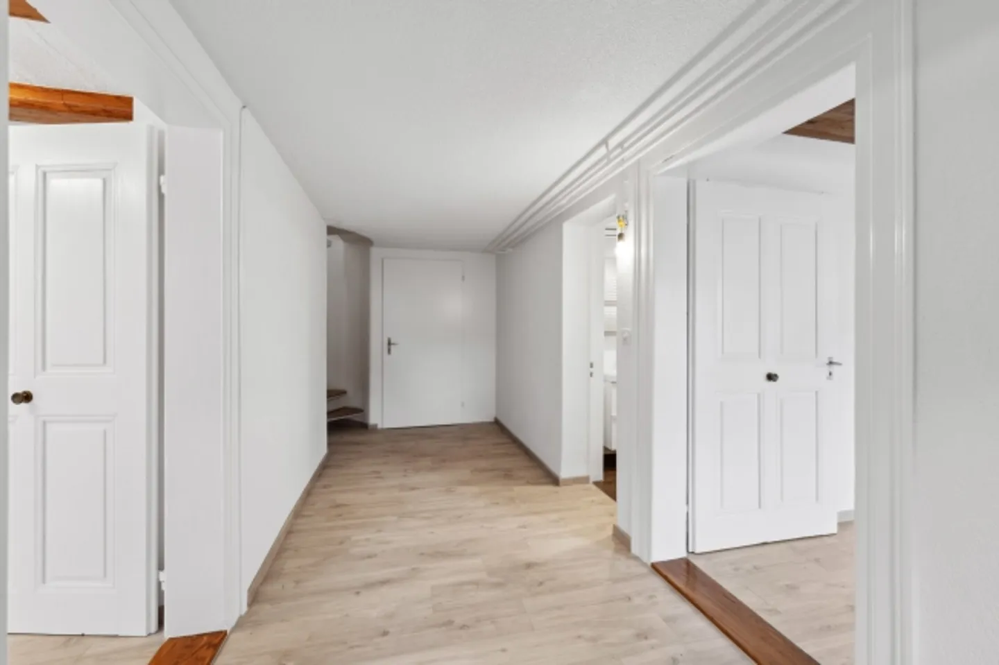 Vivre avec charme – Section de maison de 5 pièces dans une idylle rurale - Photo 3 sur 9