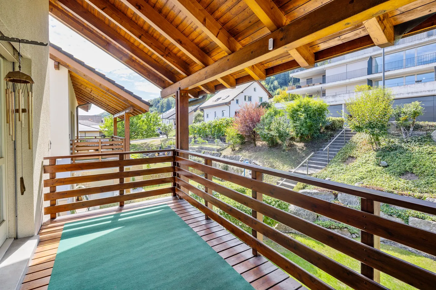 Spacious Family Home with Garden - Photo 3 of 13