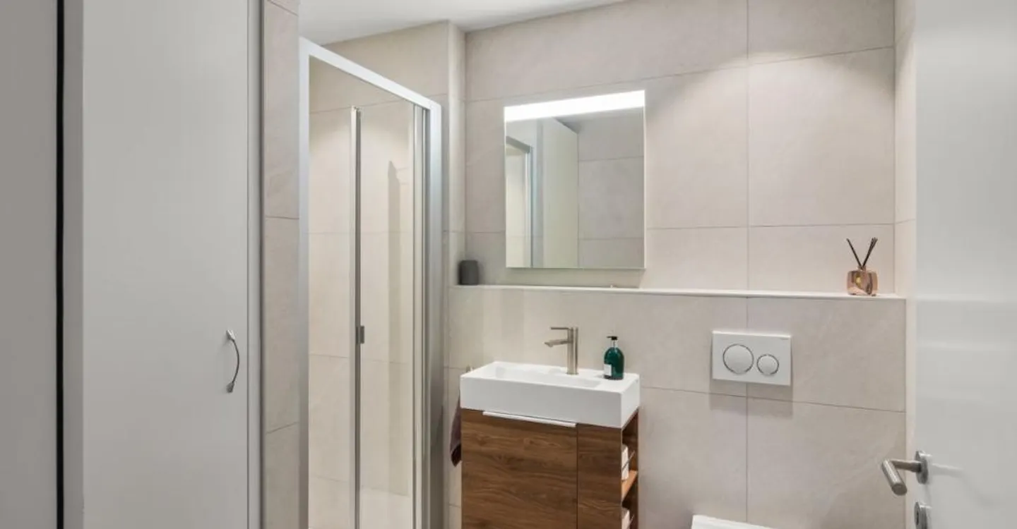 Attico di lusso con 4,5 stanze, completamente ristrutturato con materiali di qualità - Foto 7 di 12