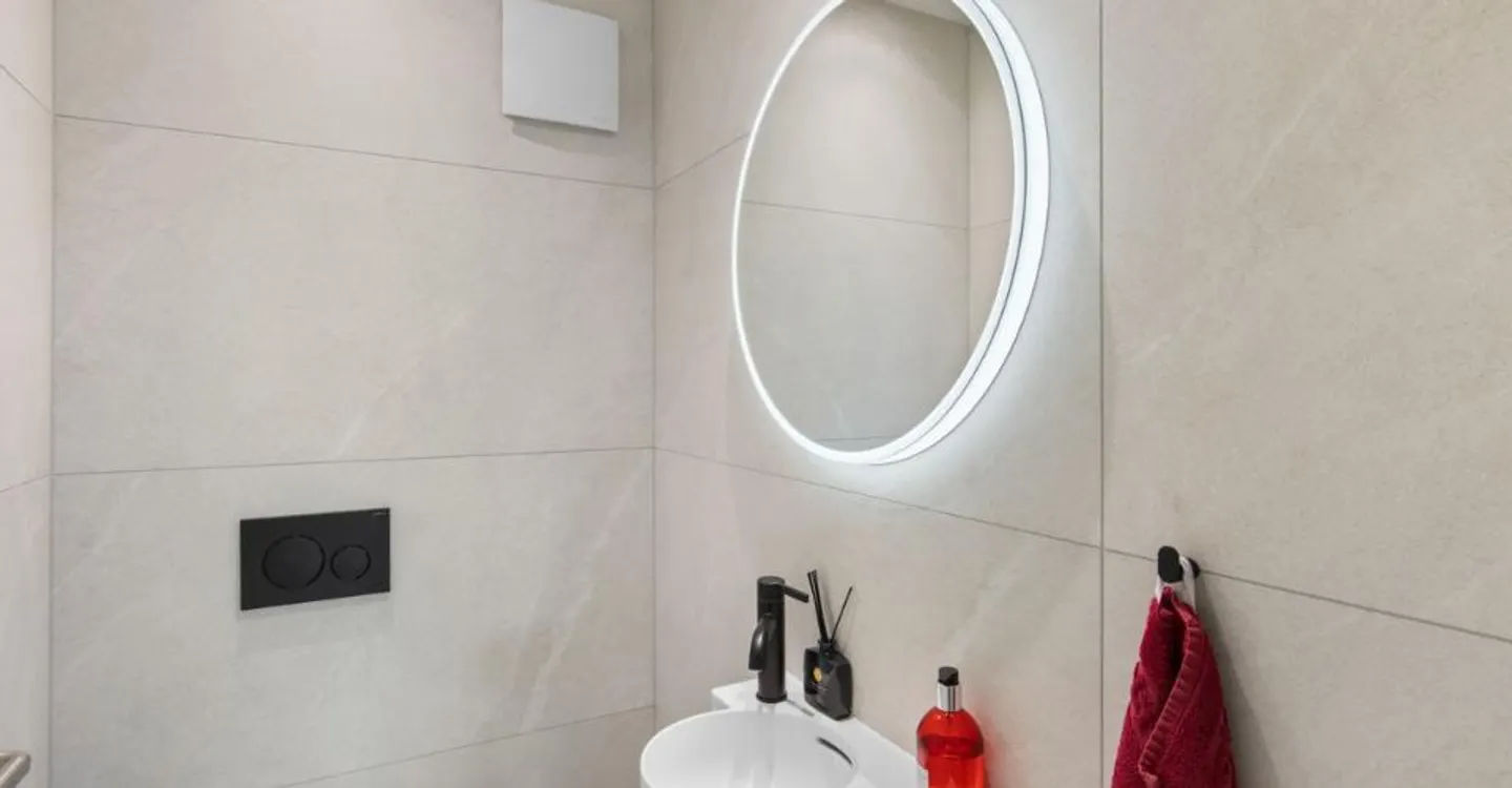 Attico di lusso con 4,5 stanze, completamente ristrutturato con materiali di qualità - Foto 8 di 12