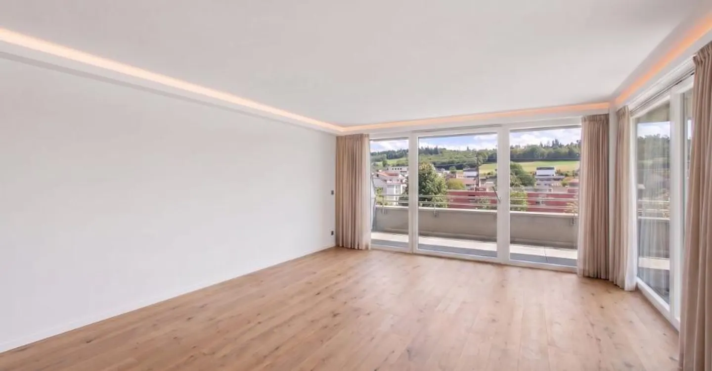 Attico di lusso con 4,5 stanze, completamente ristrutturato con materiali di qualità - Foto 9 di 12