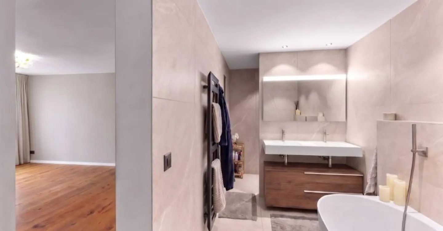 Attico di lusso con 4,5 stanze, completamente ristrutturato con materiali di qualità - Foto 12 di 12
